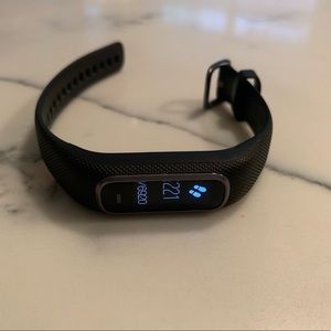 Garmin vivosmart 4 with charger cable